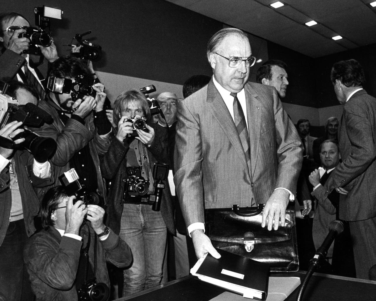 Bundeskanzler Kohl vor Flick-Ausschuss Bundeskanzler Kohl vor Flick-Ausschuss