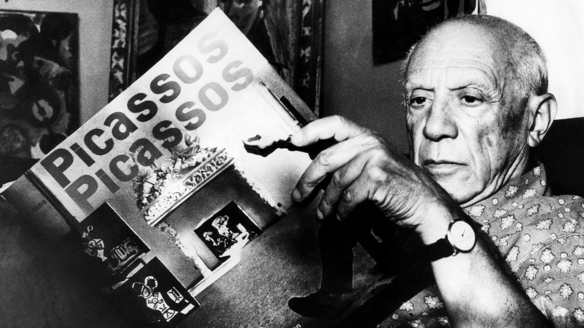 Pablo Picasso 1960 in seinem Haus an der französischen Riviera Pablo Picasso 1960 in seinem Haus an der französischen Riviera