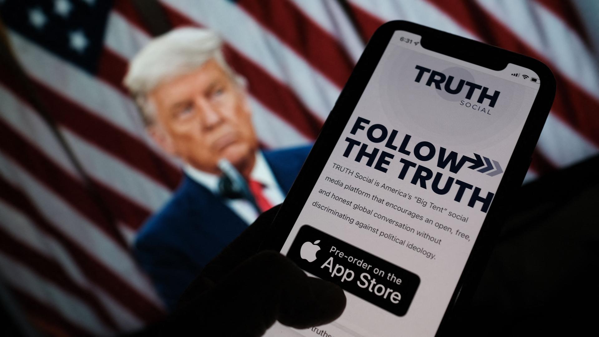 Donald Trump Kehrt Mit Eigener Plattform "Truth Social" In Die Sozialen ...