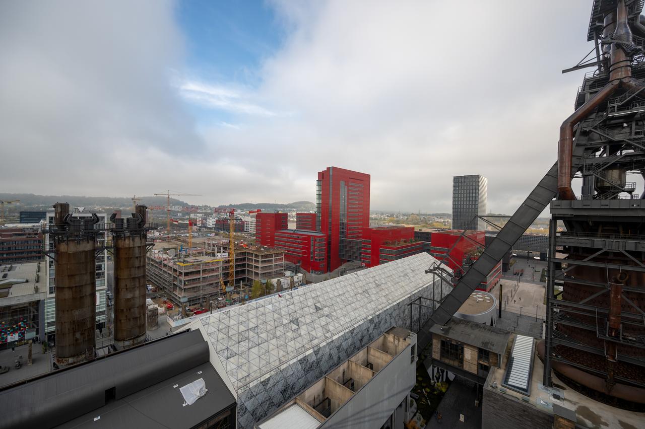 Ehemalige Industrieanlagen der Metallherstellung stehen im Stadtteil Belvaux im luxemburgischen Esch-sur-Alzette. Ehemalige Industrieanlagen der Metallherstellung stehen im Stadtteil Belvaux im luxemburgischen Esch-sur-Alzette.