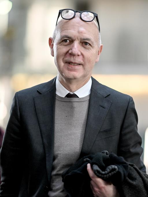 Bernd Neuendorf, Präsident des Deutschen Fußball-Bundes (DFB), kommt zur Sitzung des Sportausschusses des Bundestags. Thema ist die Aufarbeitung der Fußball-Weltmeisterschaft in Katar.