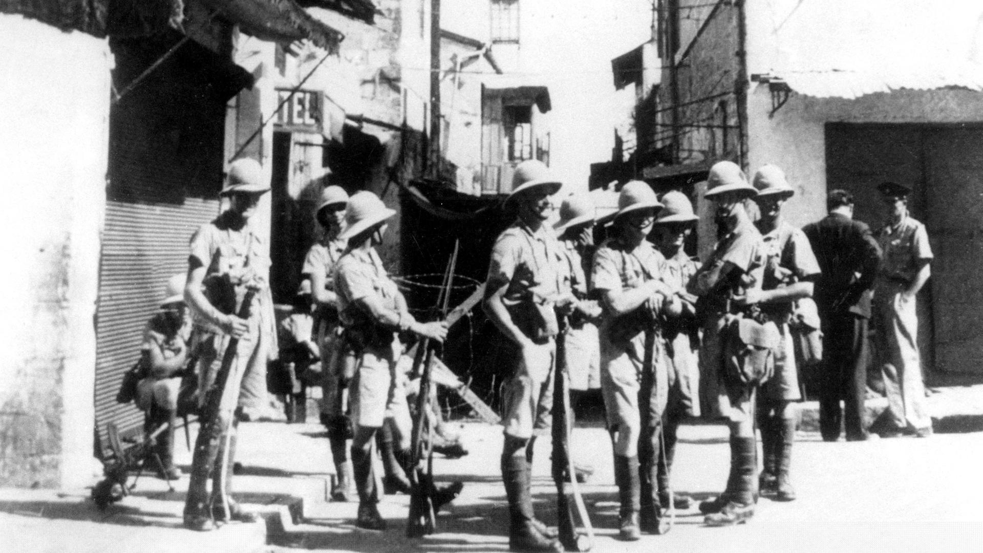 Wache britischer Soldaten 1938 in der Jerusalemer Altstadt. Wache britischer Soldaten 1938 in der Jerusalemer Altstadt.