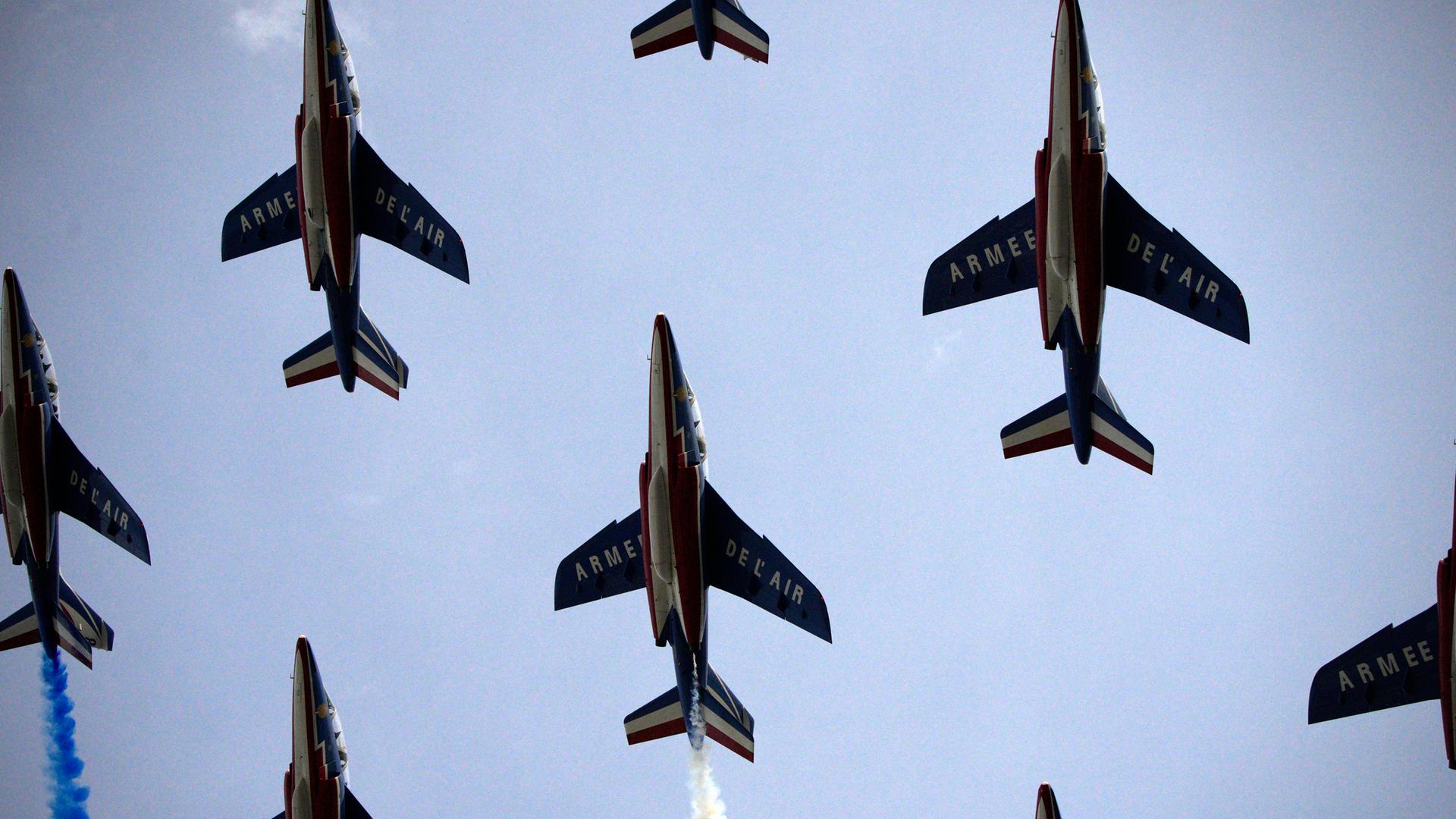 Kampfjets über dem Himmel von Cannes
Kampfjets über dem Himmel von Cannes