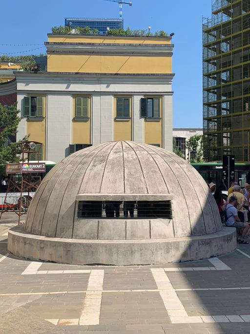 Bunker in der Innenstadt von Tirana