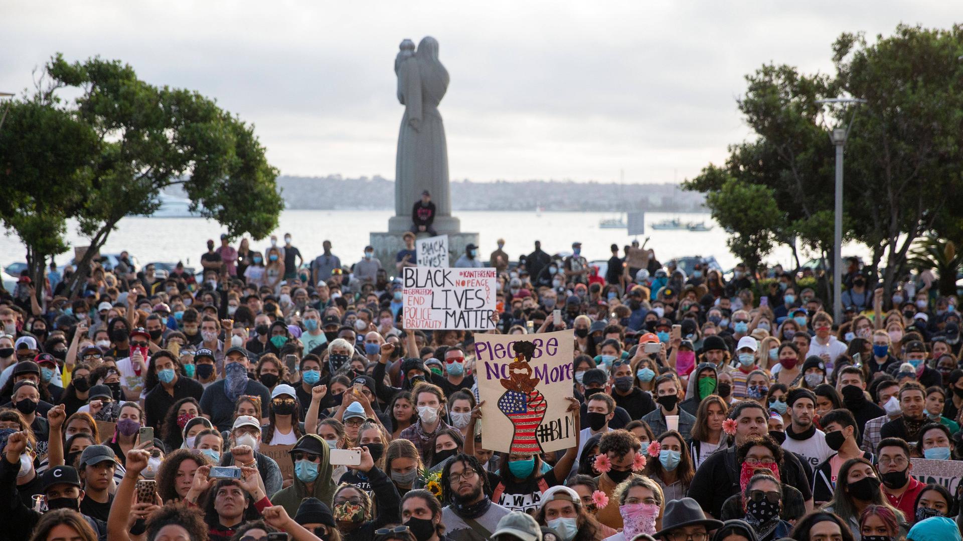 Blick auf eine Black-Lives-Matter-Demonstration im Mai 2020 in San Diego. Blick auf eine Black-Lives-Matter-Demonstration im Mai 2020 in San Diego.