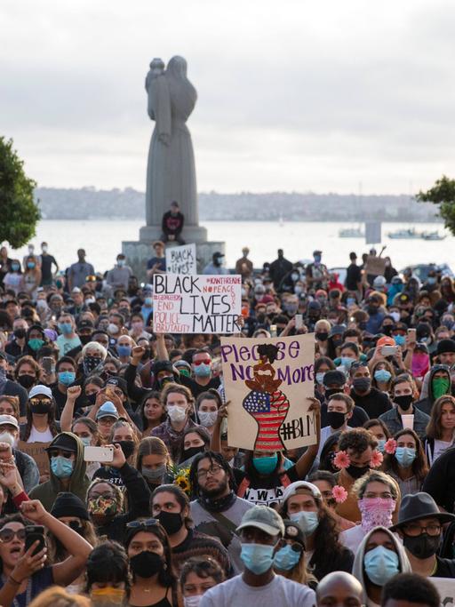 Blick auf eine Black-Lives-Matter-Demonstration im Mai 2020 in San Diego.
