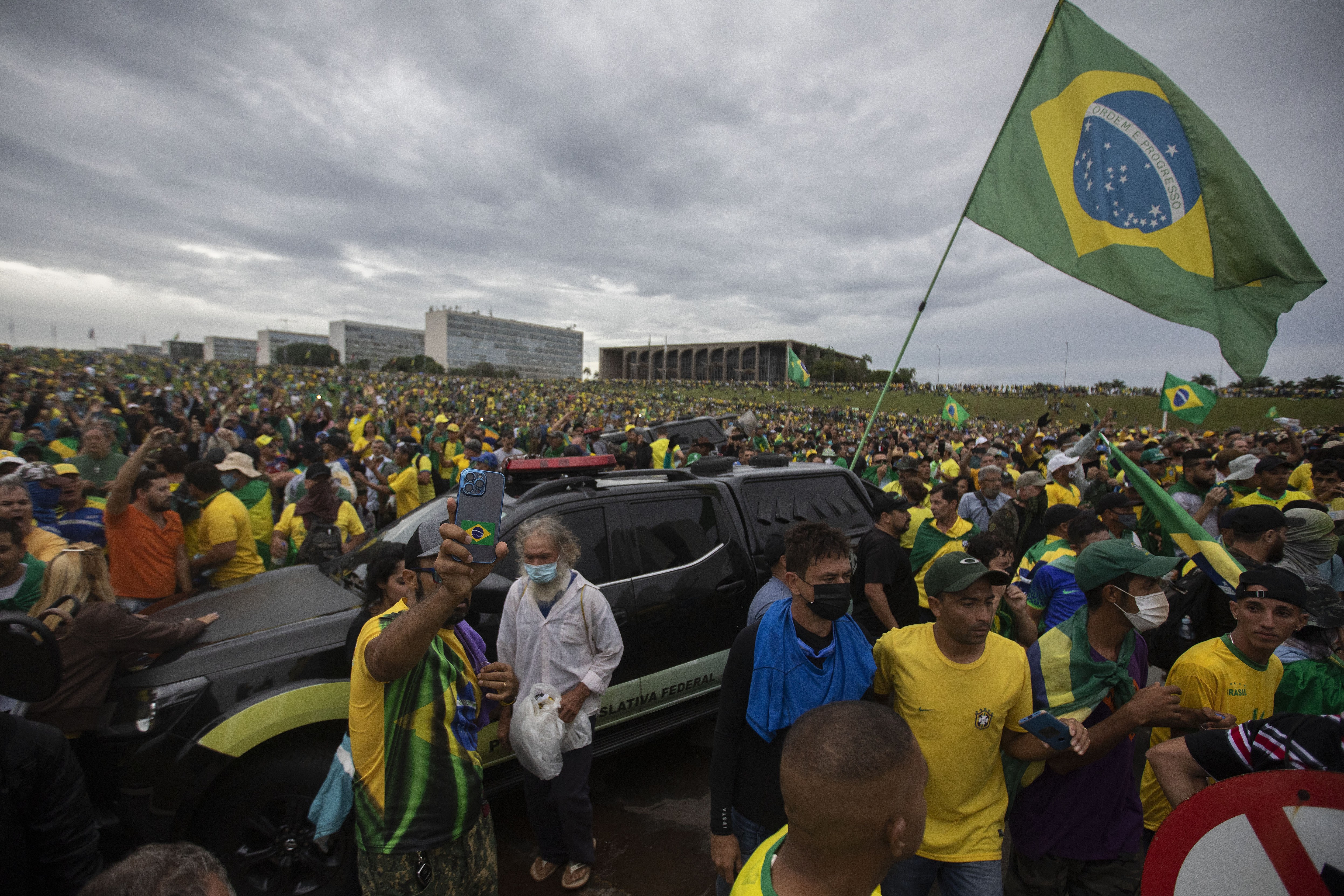 Bolsonaro-Anhänger - Nach Ausschreitungen in Brasilien hunderte Festgenommene wieder frei