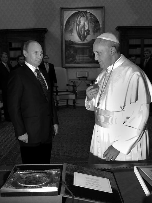 Der Papst und der russische Präsident Vladimir Putin bei einer Privataudienz 2013.