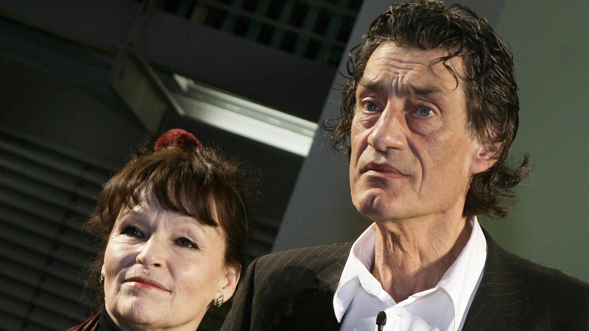 Die Schauspieler Angelica Domröse und Winfried Glatzeder, bekannt durch den DDR-Kultfilm "Die Legende von Paul und Paula" von 1973 - hier 2008 bei einer Signierstunde in Berlin
