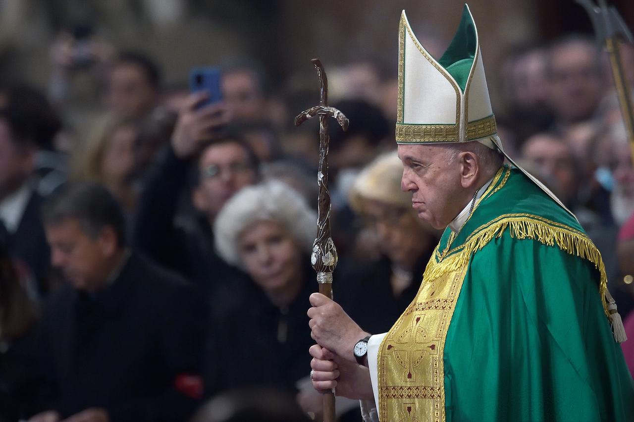 Papst Franziskus zelebriert eine Messe Papst Franziskus zelebriert eine Messe