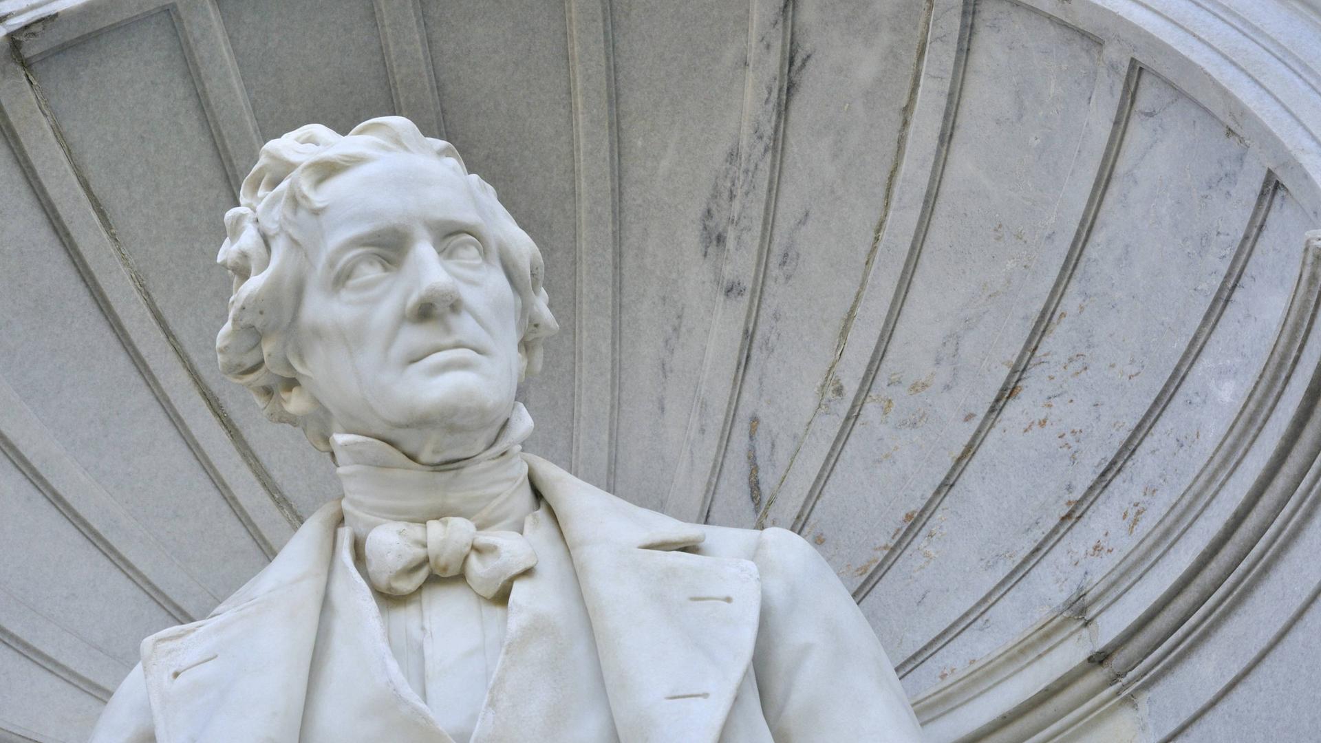 Das Franz Grillparzer-Denkmal im Wiener Volksgarten Das Franz Grillparzer-Denkmal im Wiener Volksgarten