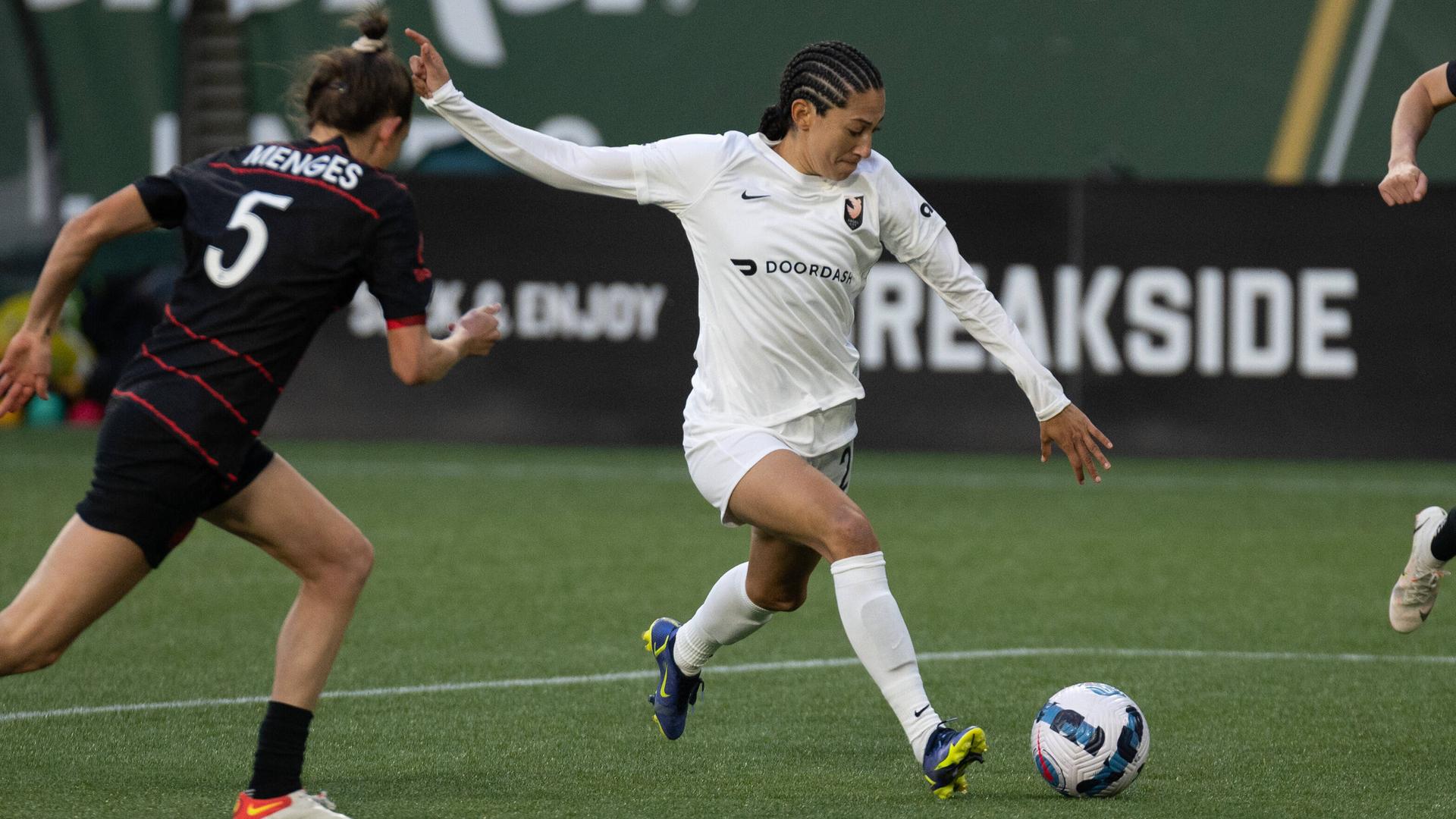Die Mannschaft des Angel City FC wurde um US-Nationalspielerin Christen Press (r.) aufgebaut. Die Mannschaft des Angel City FC wurde um US-Nationalspielerin Christen Press (r.) aufgebaut.