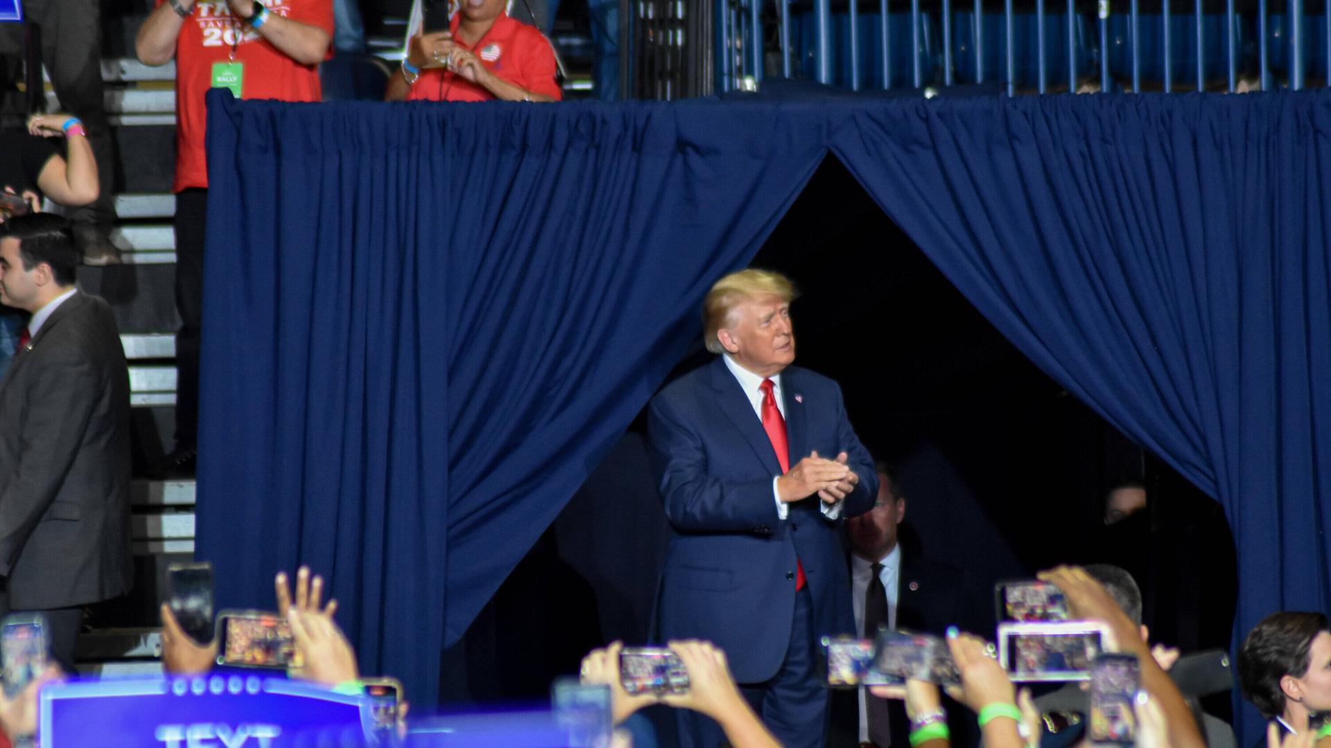 Der frühere US-Präsident Donald J. Trump auf einre "Save America"-Kundgebung in Ohio Der frühere US-Präsident Donald J. Trump auf einre "Save America"-Kundgebung in Ohio