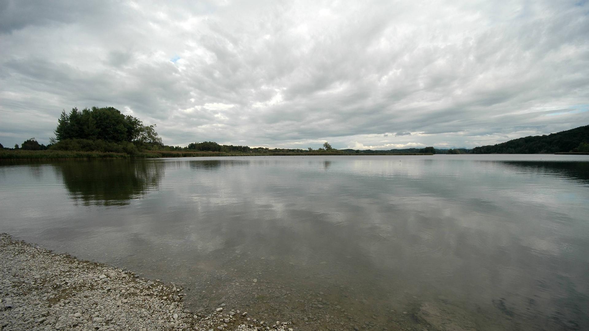 Der Seehamer See im oberbayerischen Mangfalltal. Der Seehamer See im oberbayerischen Mangfalltal.