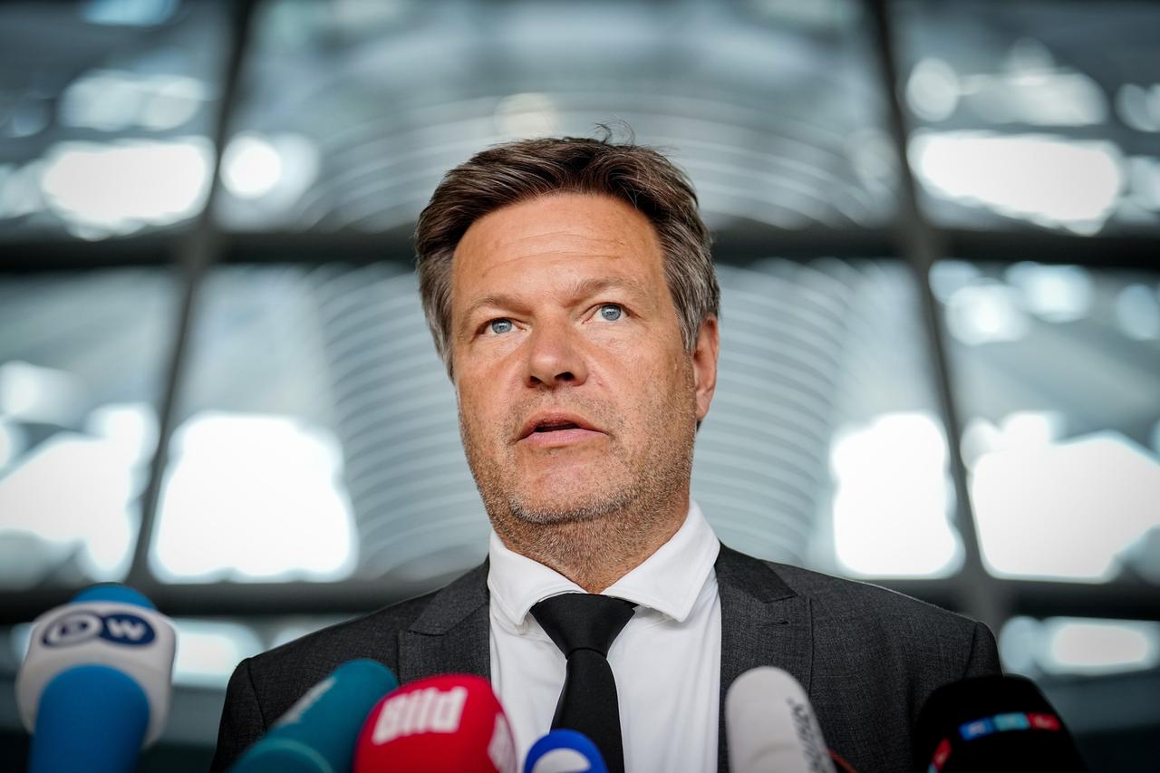 Robert Habeck (Bündnis 90/Die Grünen), Bundesminister für Wirtschaft und Klimaschutz, gibt eine Pressekonferenz zur Novelle des Energiesicherungsgesetzes Robert Habeck (Bündnis 90/Die Grünen), Bundesminister für Wirtschaft und Klimaschutz, gibt eine Pressekonferenz zur Novelle des Energiesicherungsgesetzes