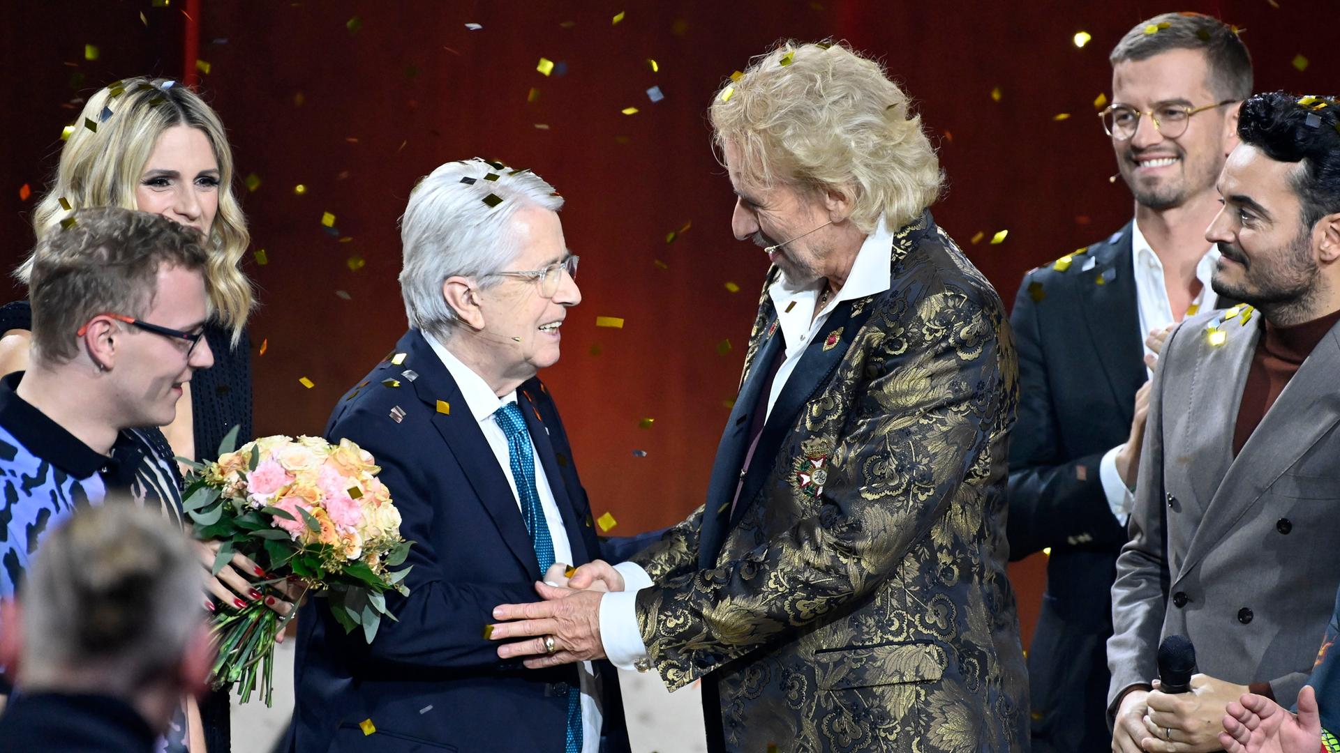 Auftritt von Frank Elstner im Jubiläums-Special von "Wetten, dass..." mit Thomas Gottschalk im ZDF. Auftritt von Frank Elstner im Jubiläums-Special von "Wetten, dass..." mit Thomas Gottschalk im ZDF.