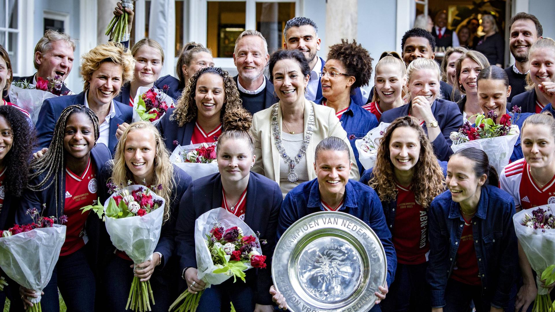 Ajax Amsterdam weigert het landskampioenschap dames te vieren vanwege de seizoensverwisseling bij de heren