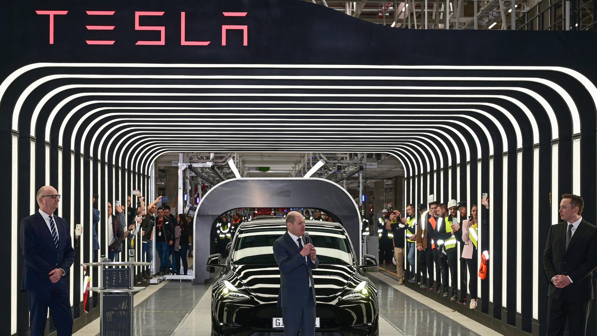 Eröffnung der Tesla-Fabrik in Grünheide u.a. mit Bundeskanzler Olaf Scholz (SPD) Eröffnung der Tesla-Fabrik in Grünheide u.a. mit Bundeskanzler Olaf Scholz (SPD)