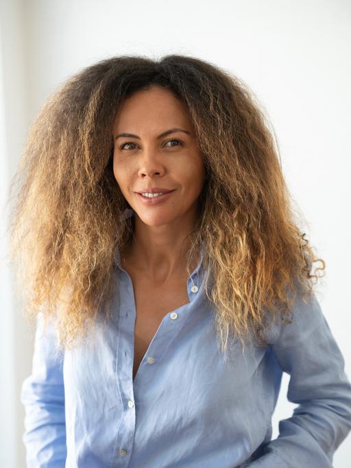 Porträtfoto der Schriftstellerin Yara Nakahanda Monteiro