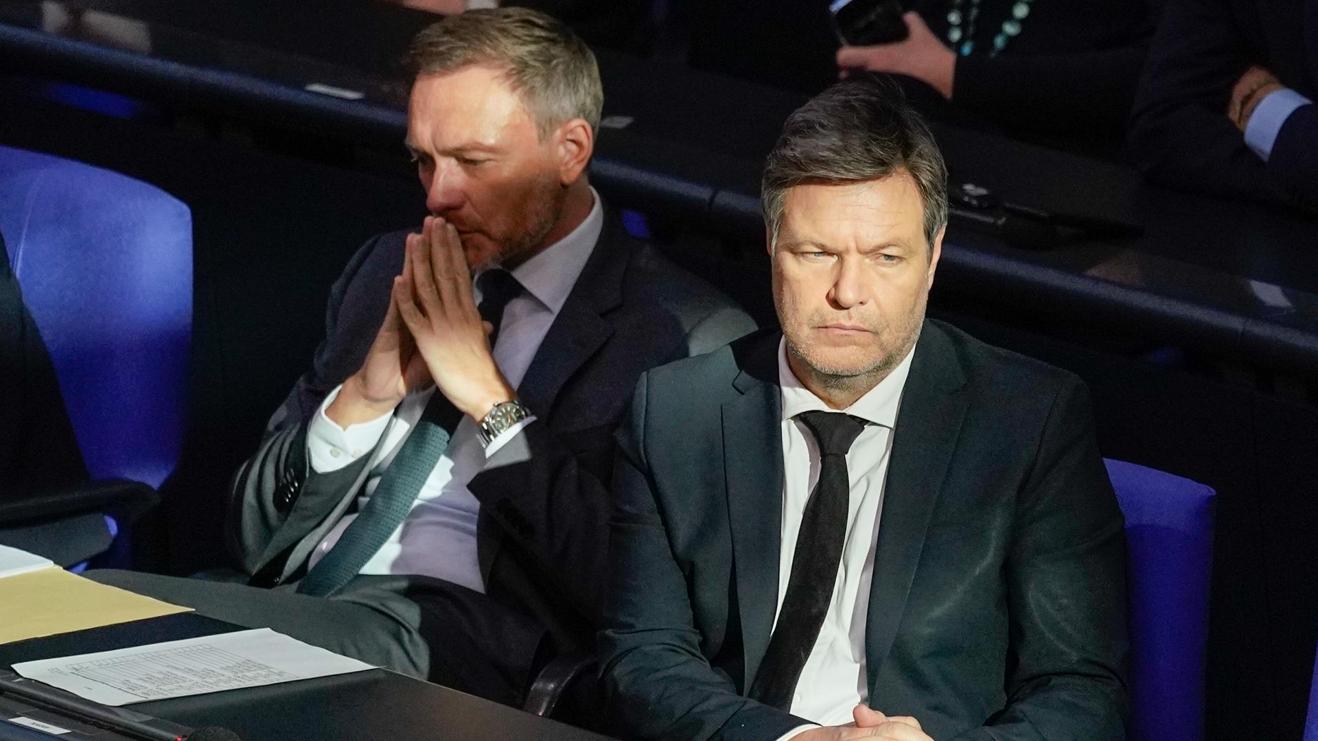 Im Februar 2023 saßen Robert Habeck und Christian Lindner gemeinsam im Bundestag. Im Februar 2023 saßen Robert Habeck und Christian Lindner gemeinsam im Bundestag.