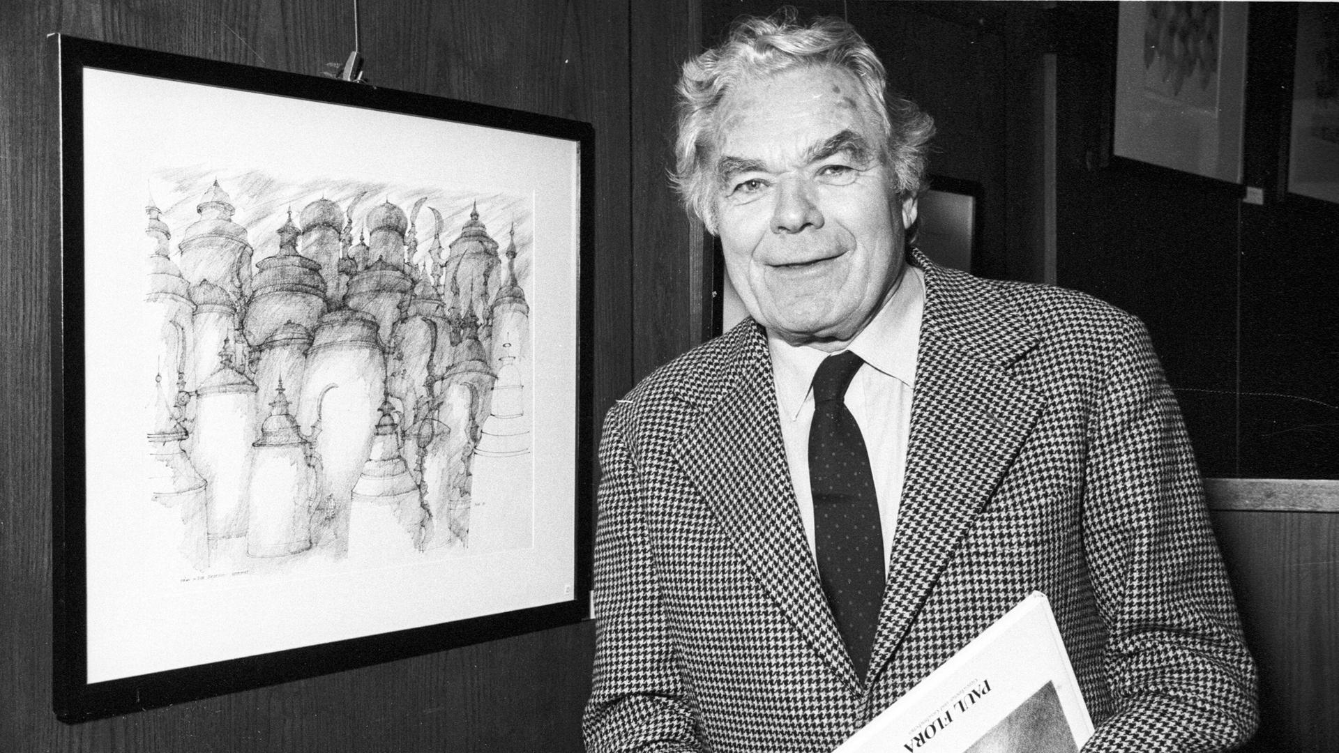 Der österreichische Maler, Zeichner, Grafiker, Illustrator, Karikaturist und Schriftsteller Paul Flora in einer Aufnahme von 1990 Der österreichische Maler, Zeichner, Grafiker, Illustrator, Karikaturist und Schriftsteller Paul Flora in einer Aufnahme von 1990
