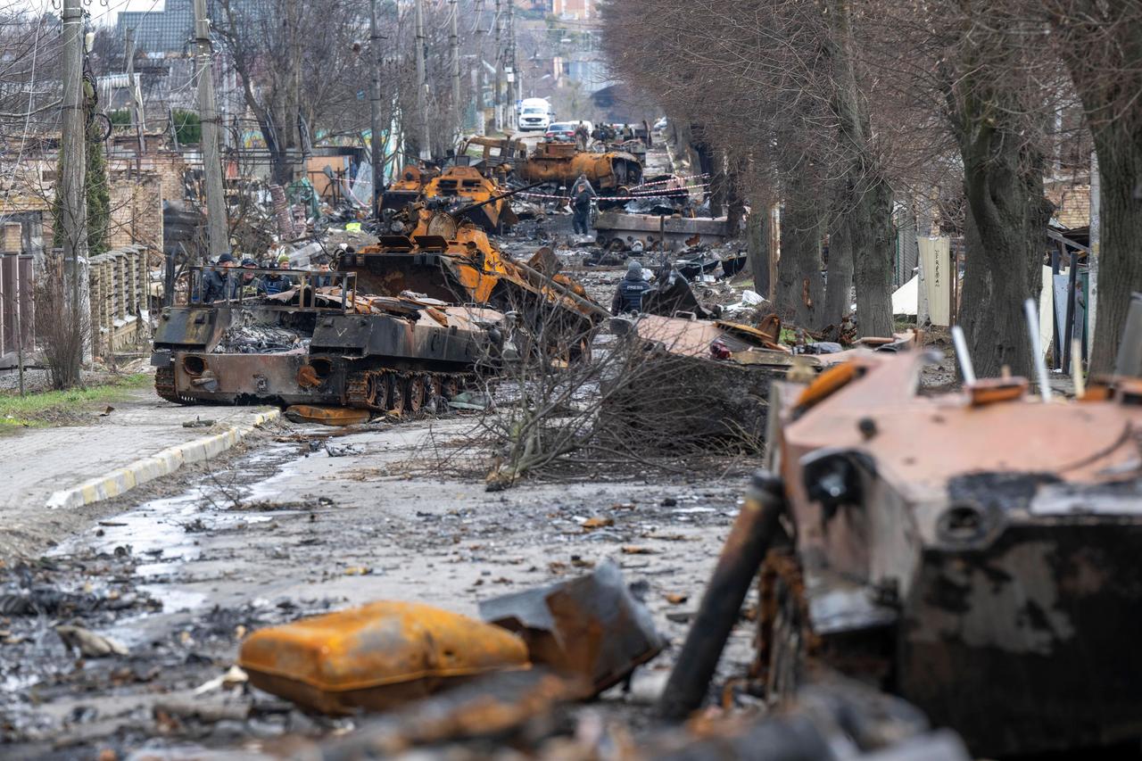 Zerstörte russische Militärfahrzeuge in Buschta bei Kiew