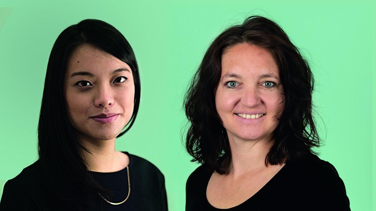 Das Bild zeigt die beiden Moderatorinnen der Sendung „Achtsam“ bei Deutschlandfunk Nova: Main Huong Nguyen und Diane Hielscher