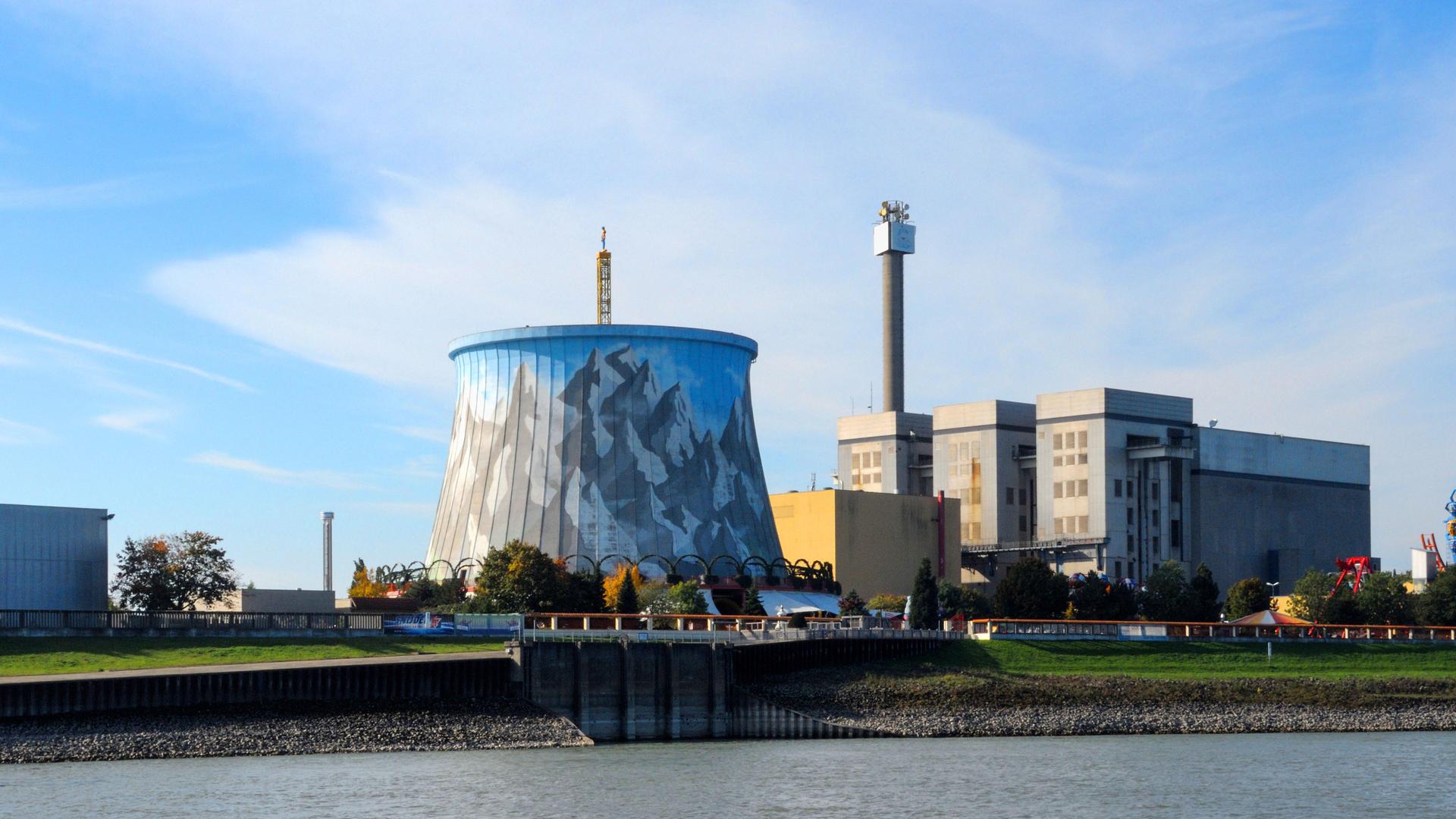 Kernies Wunderland: Das ehemalige Kernkraftwerk  in Kalkar am Niederrhein ist heute ein Vergnügungspark.