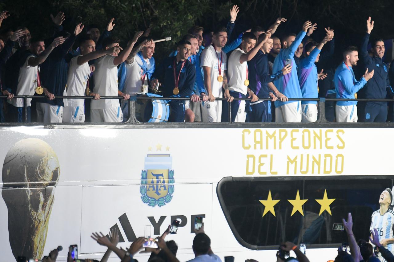 Das Foto zeigt die argentinische Fußball-Nationalmannschaft in der Haupt-Stadt Buenos Aires. Das Foto zeigt die argentinische Fußball-Nationalmannschaft in der Haupt-Stadt Buenos Aires.