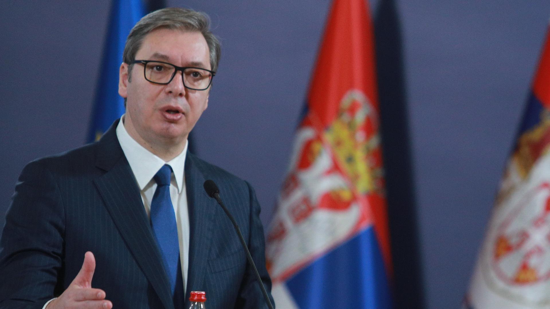 Serbien - Präsident Vucic tritt von Parteivorsitz zurück - Vertrauter wird Nachfolger