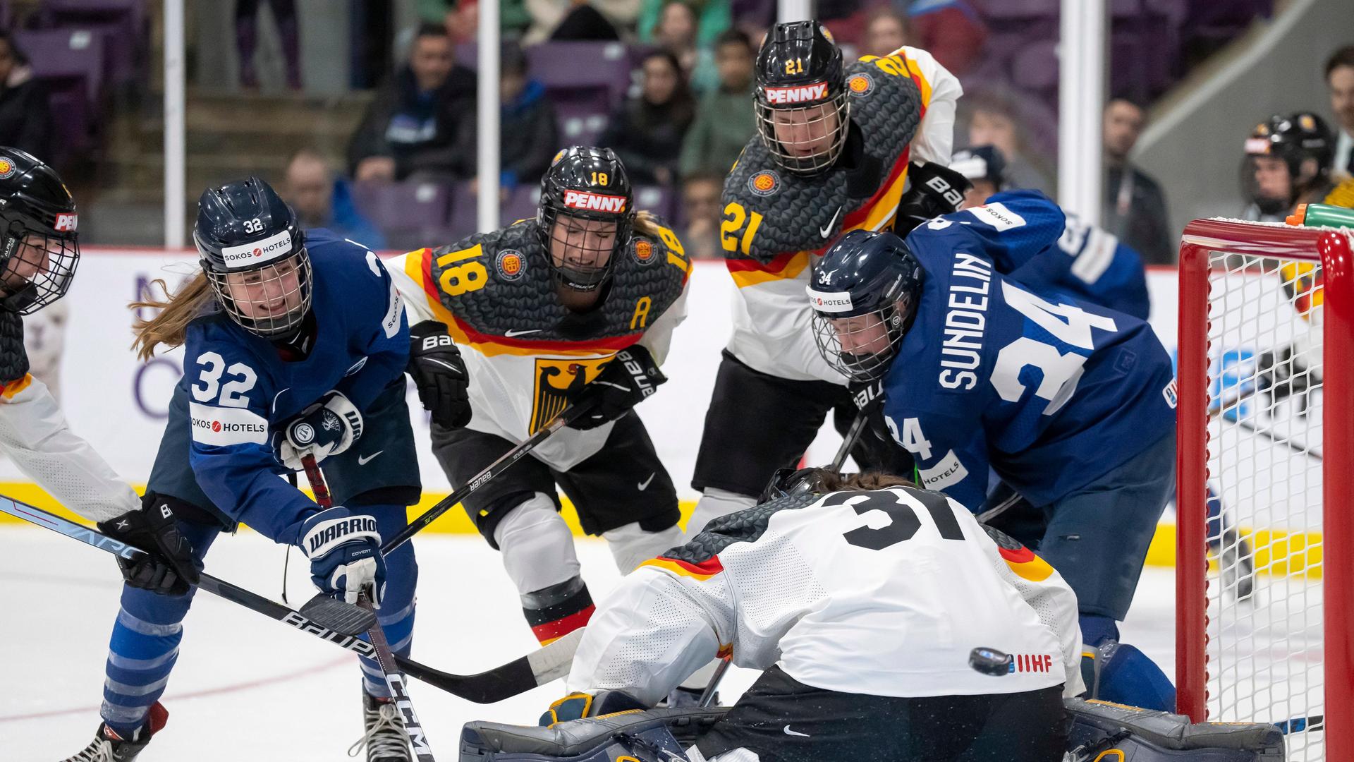 Eishockey - DEB-Frauen Kassieren Erste WM-Niederlage | Deutschlandfunk.de