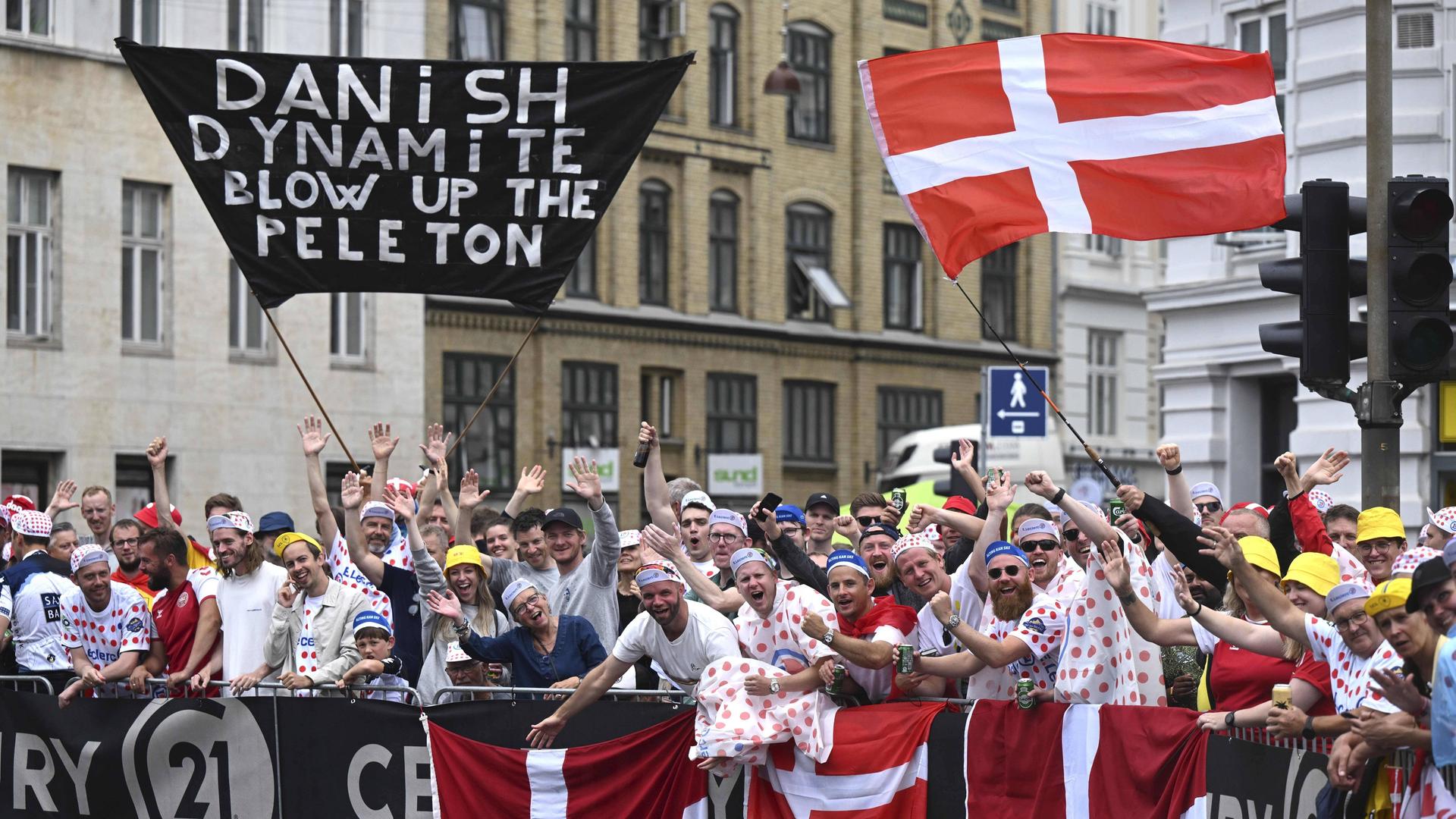 Dänische Fans und Anhänger während der 1. Etappe der 109. Auflage der Tour de France 2022 in Kopenhagen. Dänische Fans und Anhänger während der 1. Etappe der 109. Auflage der Tour de France 2022 in Kopenhagen.