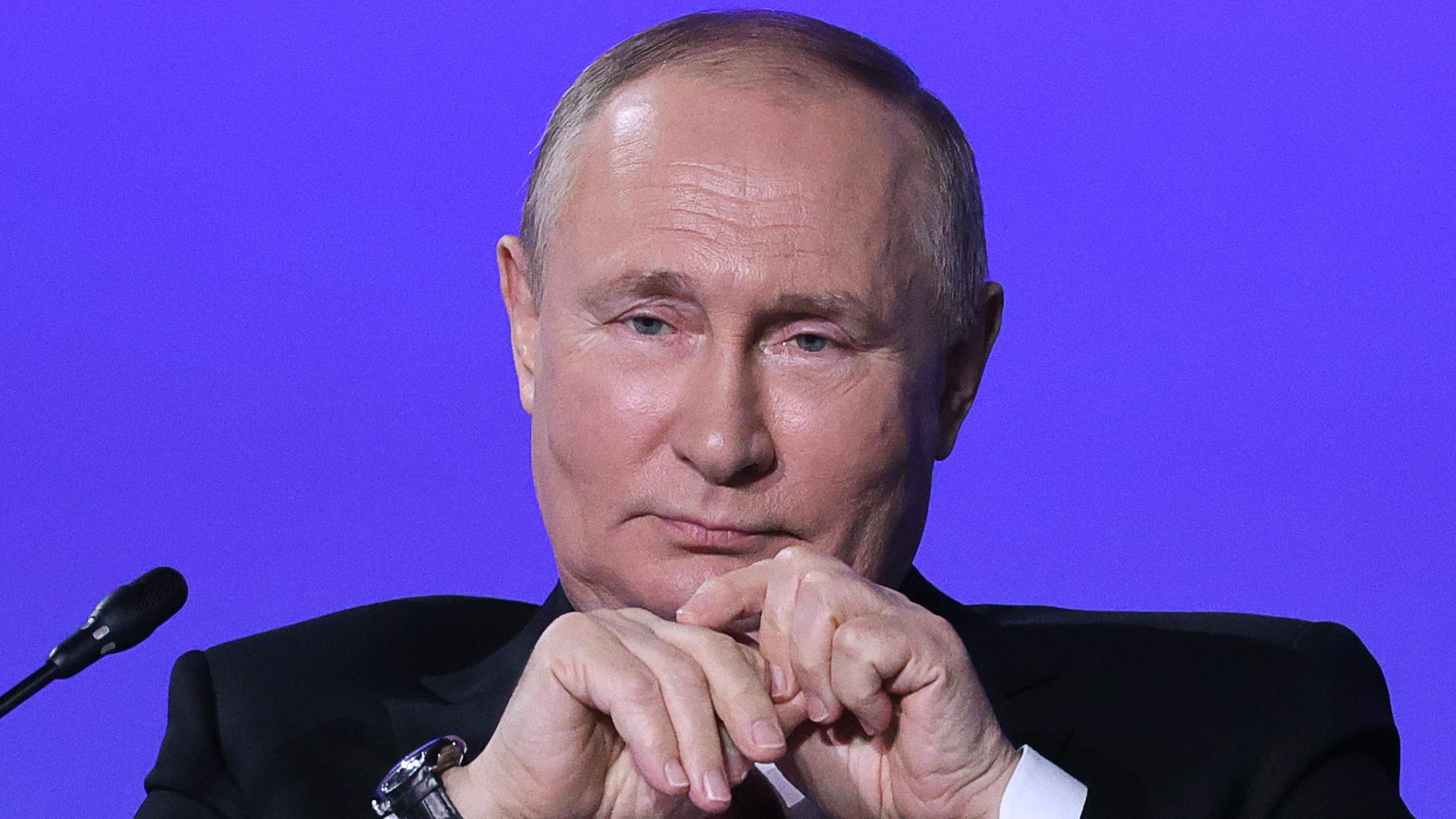 Russlands Präsident Wladimir Putin beim 2022 St Petersburg International Economic Forum (SPIEF) Russlands Präsident Wladimir Putin beim 2022 St Petersburg International Economic Forum (SPIEF)