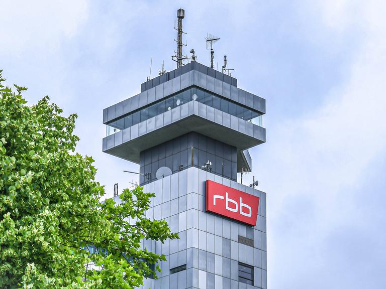 Der Fernsehturm des RBB in Berlin