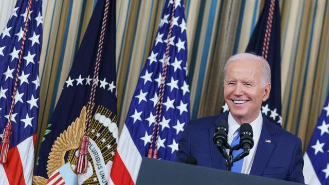 US-Präsident Joe Biden freut sich über das unerwartet gute Abschneiden der Demokraten bei den US-Zwischenwahlen, Pressekonferenz am 9.11.2022 in Washington, DC