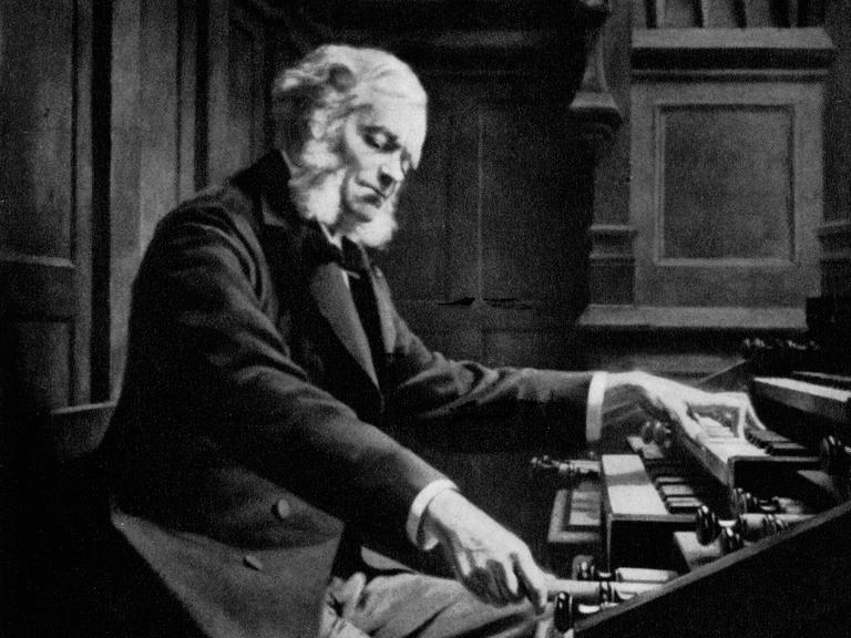 César Franck, orgelspielend auf einem Gemälde von Jeanne Rongier. 