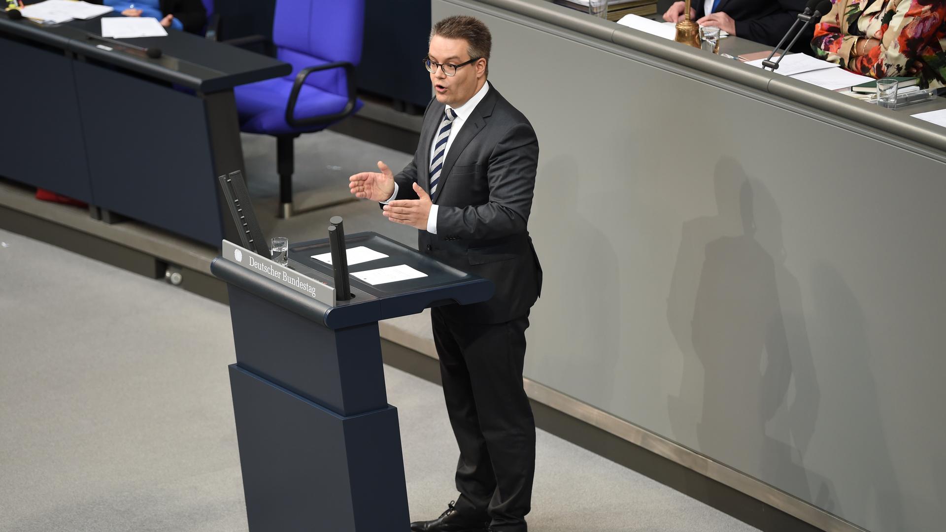 Staatsminister Tobias Lindner (Grüne) im Bundestag