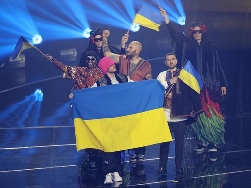 Die Gruppe Kalush Orchestra aus der Ukraine beim Eurovision Song Contest (ESC).