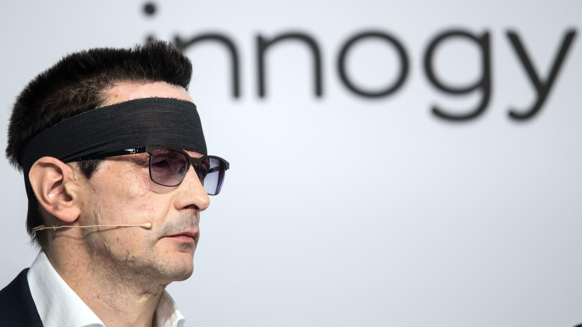 Bernhard Günther, hinter ihm das innogy-Logo. Bernhard Günther, hinter ihm das innogy-Logo.