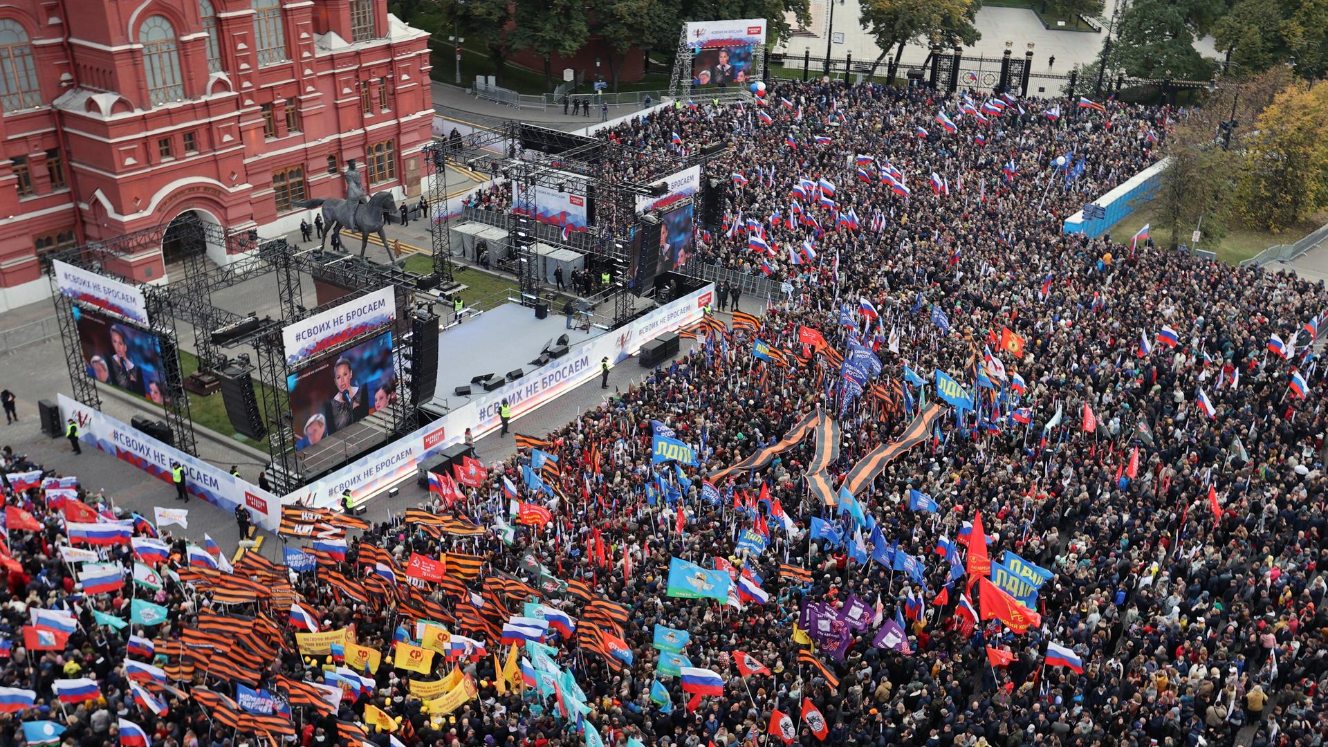 Eine Kundgebung zur Unterstützung des russischen Kriegs gegen die Ukraine Eine Kundgebung zur Unterstützung des russischen Kriegs gegen die Ukraine