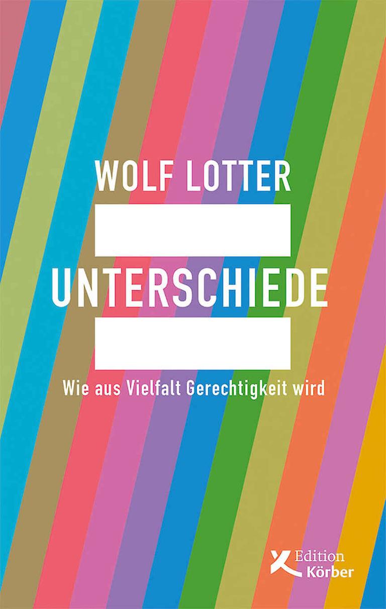 Das Cover des Buches "Unterschiede" von Wolf Lotter. Unter dem Titel steht: "Wie aus Vielfalt Gerechtigkeit wird". Das Cover ist in pastelligen, diagonalen Regenbogenfarben angemalt, die für Vielfalt stehen könnten. 