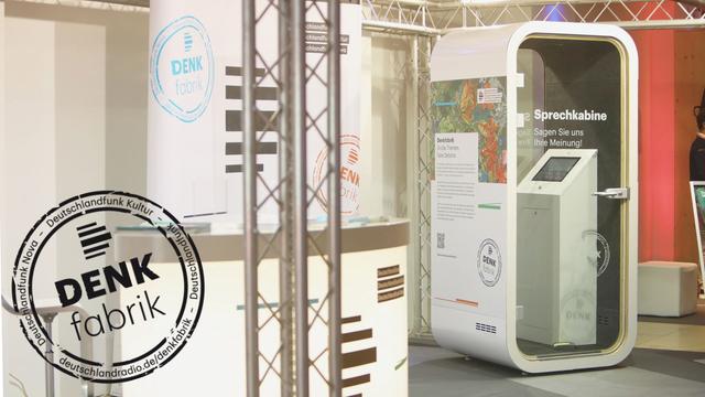 Die Denkfabrik-Sprechkabine bei den Medientagen München 2021