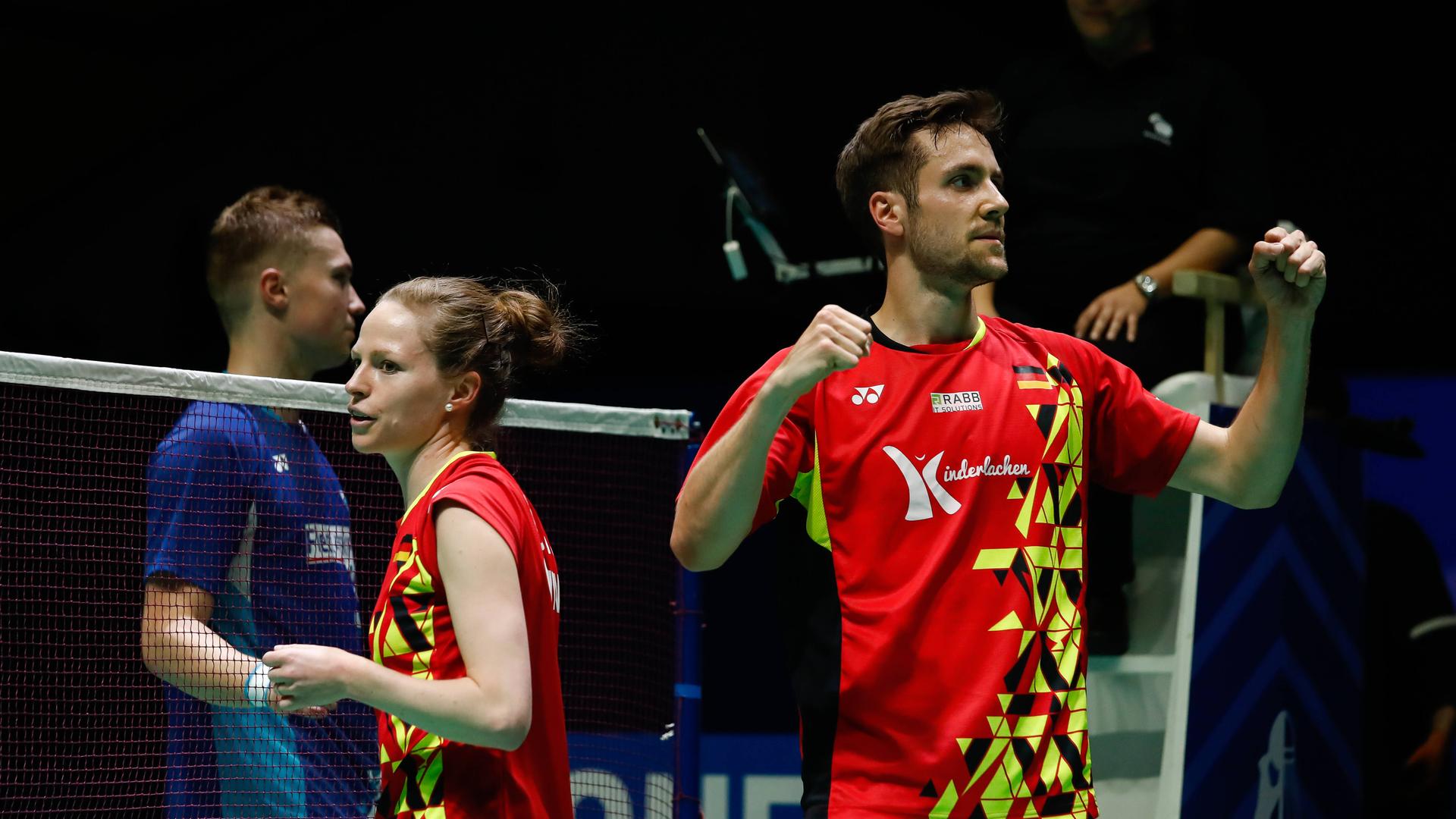 Lohau und Lamsfuß nach dem letzten Punkt des Finals. Lohau dreht sich zu den Gegnern, Lamsfuß jubelt. Lohau und Lamsfuß nach dem letzten Punkt des Finals. Lohau dreht sich zu den Gegnern, Lamsfuß jubelt.