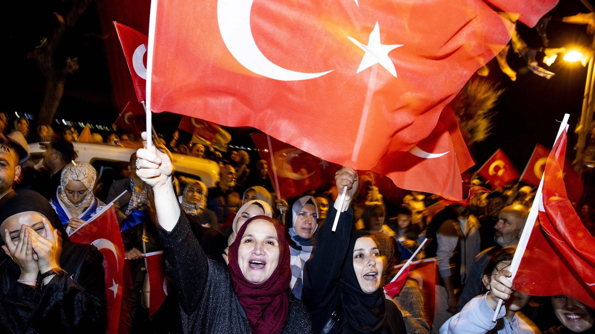 Türkei-Wahl - Wahlbeobachter sprechen von "ungerechtfertigten" Vorteilen für Erdogan