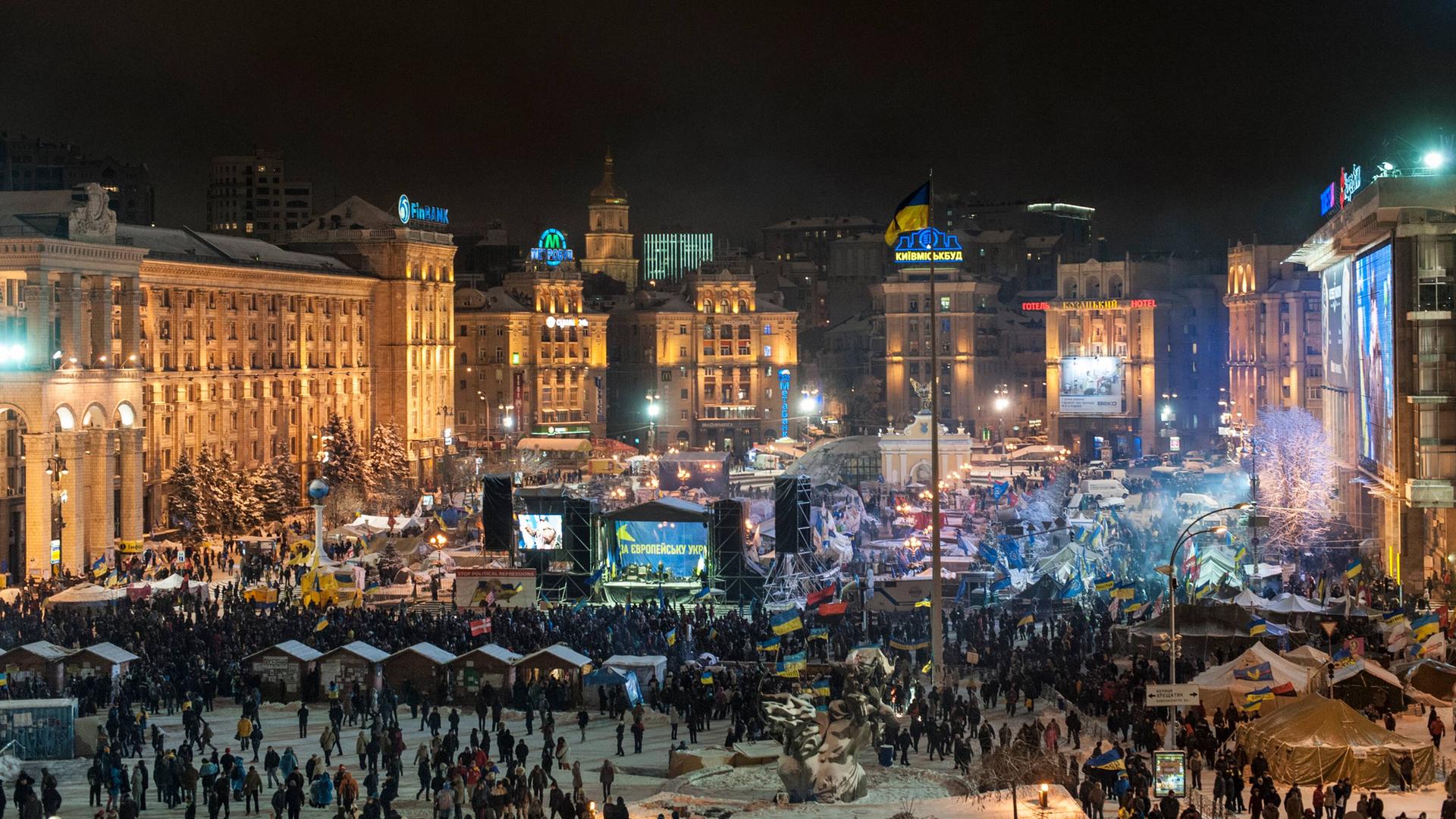 Eine Übersichtsaufnahme über das Protestcamp am 09 12 2013 auf dem Unabhängigkeitsplatz in Kiew Eine Übersichtsaufnahme über das Protestcamp am 09 12 2013 auf dem Unabhängigkeitsplatz in Kiew