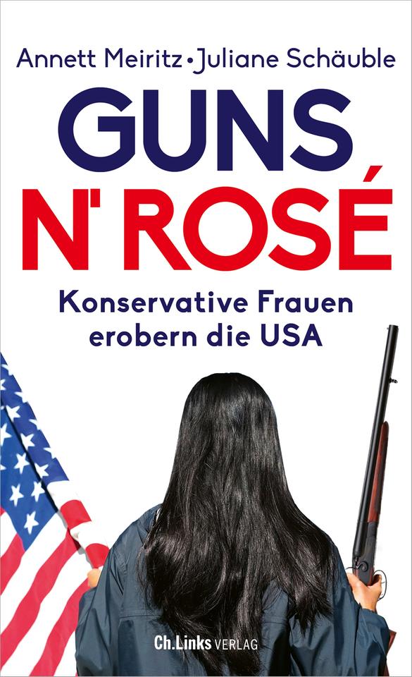 Das Cover des Sachbuchs von Annett Meiritz und Juliane Schäuble, "Guns n' Rosé: Konservative Frauen erobern die USA". Es zeigt die Namen der Autorinnen und den Titel. im unteren Bereich ist eine Frau mit schwarzen, langen Haaren von hinten zu sehen, in der linken Hand hält sie eine US-Flagge, in der rechten ein Gewehr in die Luft. Das Buch ist auf der Sachbuchbestenliste von Deutschlandfunk Kultur, ZDF und "Die Zeit".
