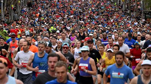 Tausende Menschen laufen durch Sydney