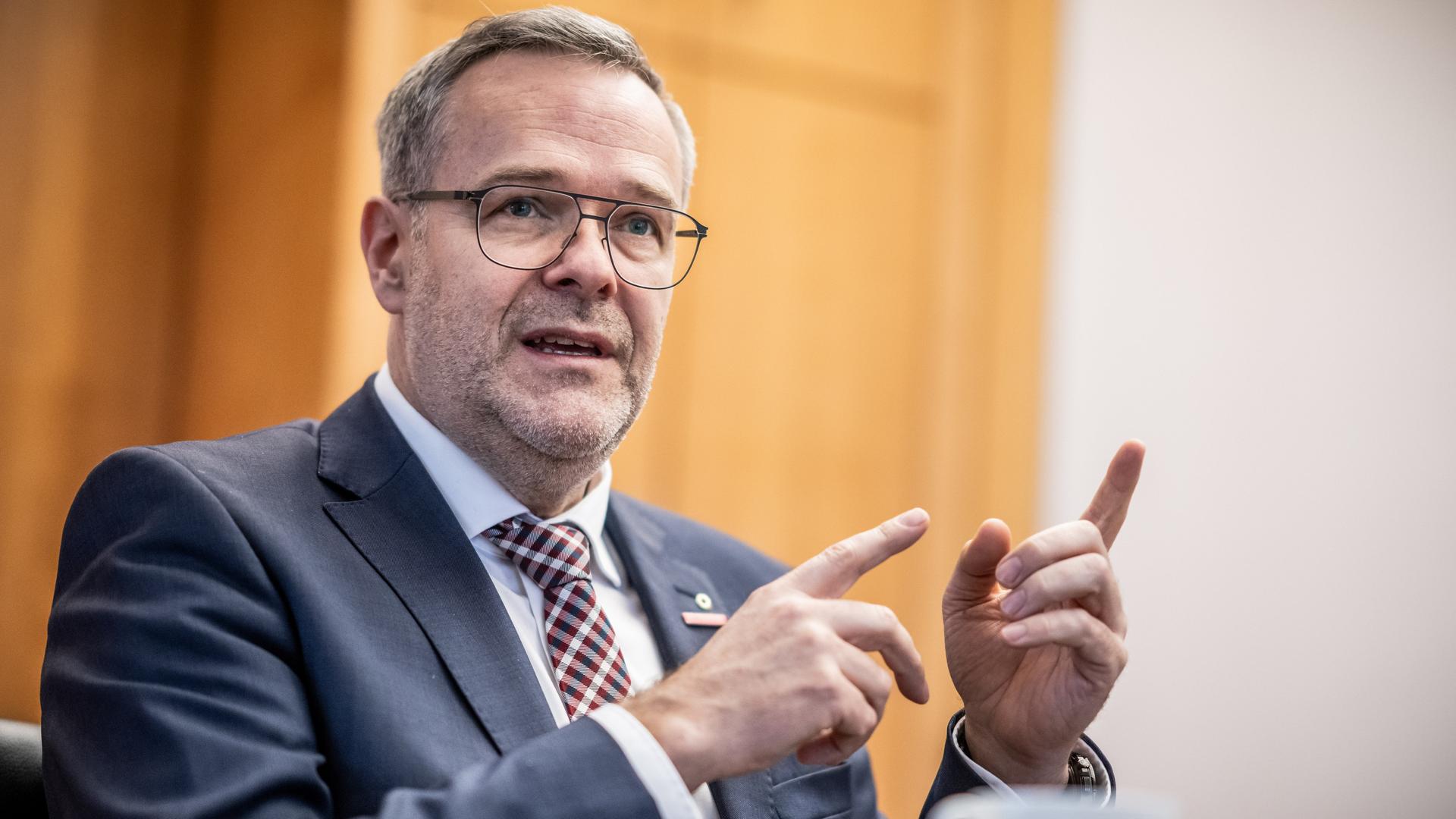 Bundesregierung - Handwerkspräsident kritisiert geplantes Bildungszeit-Gesetz