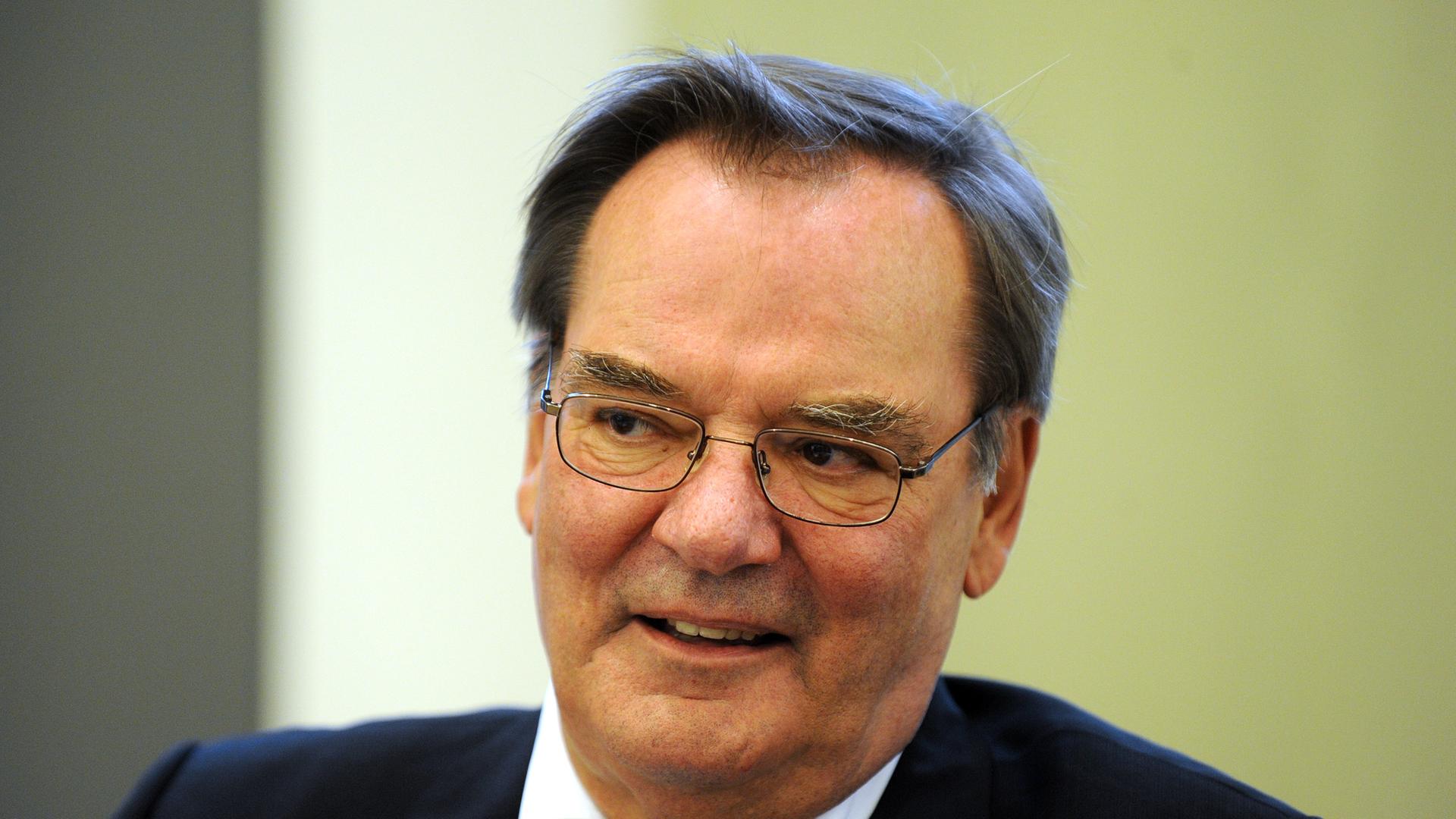 Der Wirtschaftswissenschaftler Rudolf Hickel Der Wirtschaftswissenschaftler Rudolf Hickel