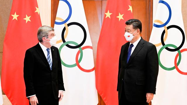China, Peking: Staats- und Parteichef Xi hat IOC-Chef Bach empfangen. 

